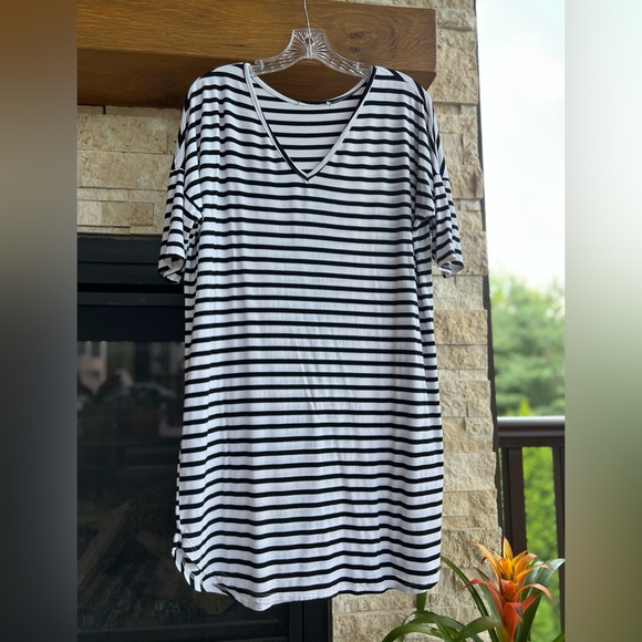 Carly Jean Los Angeles Striped Midi Dress - Picture 9 of 9